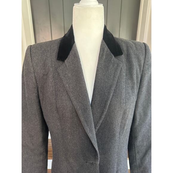 Vintage Sasson Gray Wool Blazer with Velvet Collar - Picture 2 of 9
